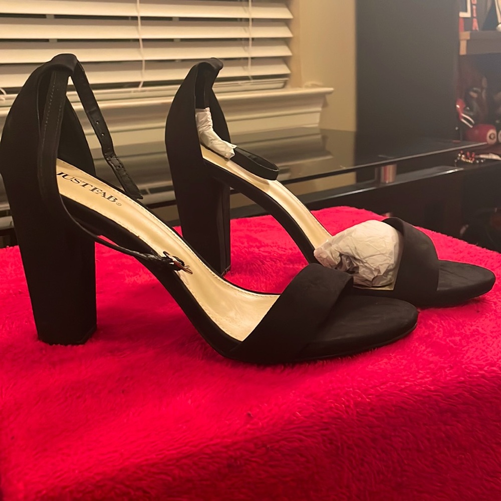 ✨Brand New/Never Worn Heels- Size 11✨